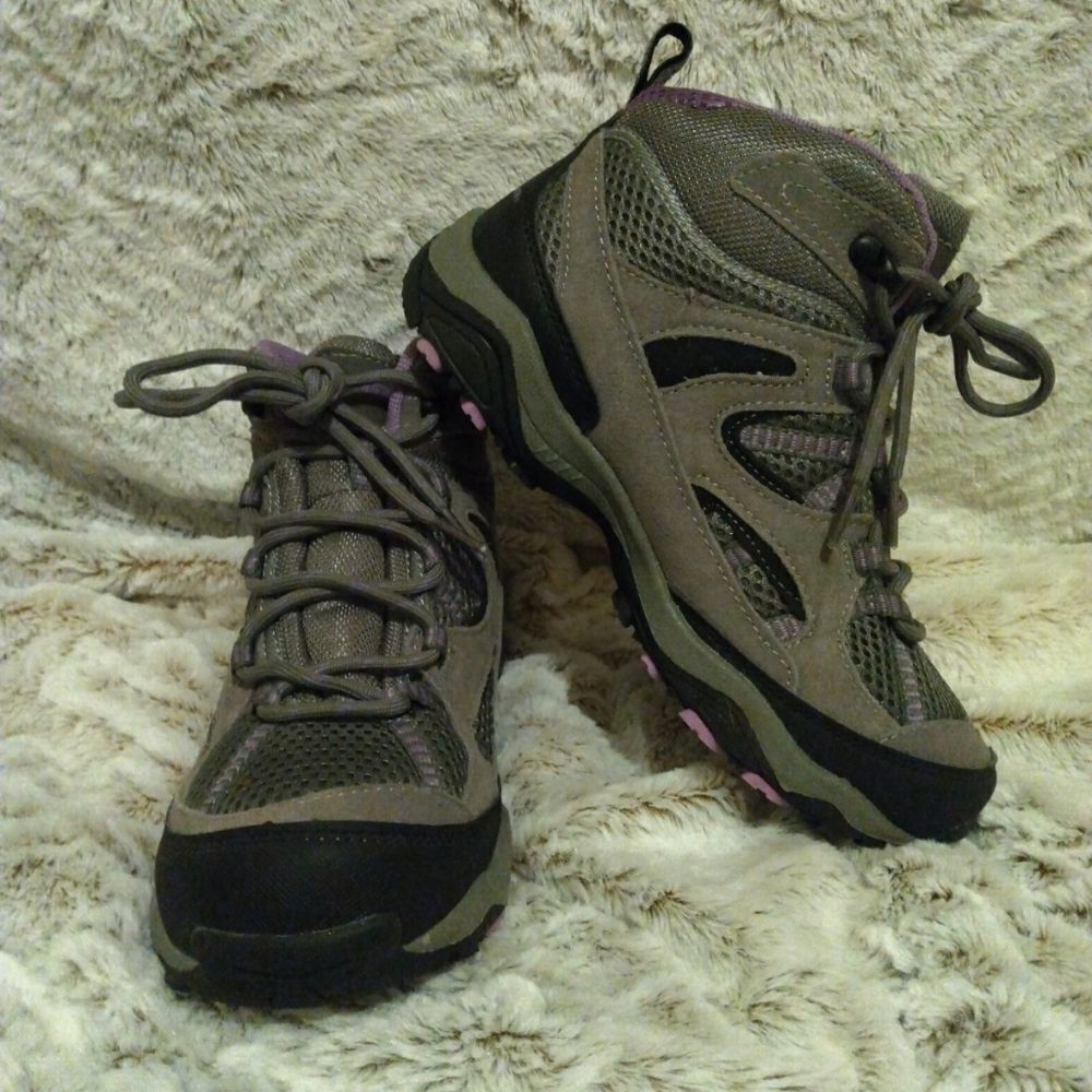Gander Mountain girls shoes. - Picture 10 of 10